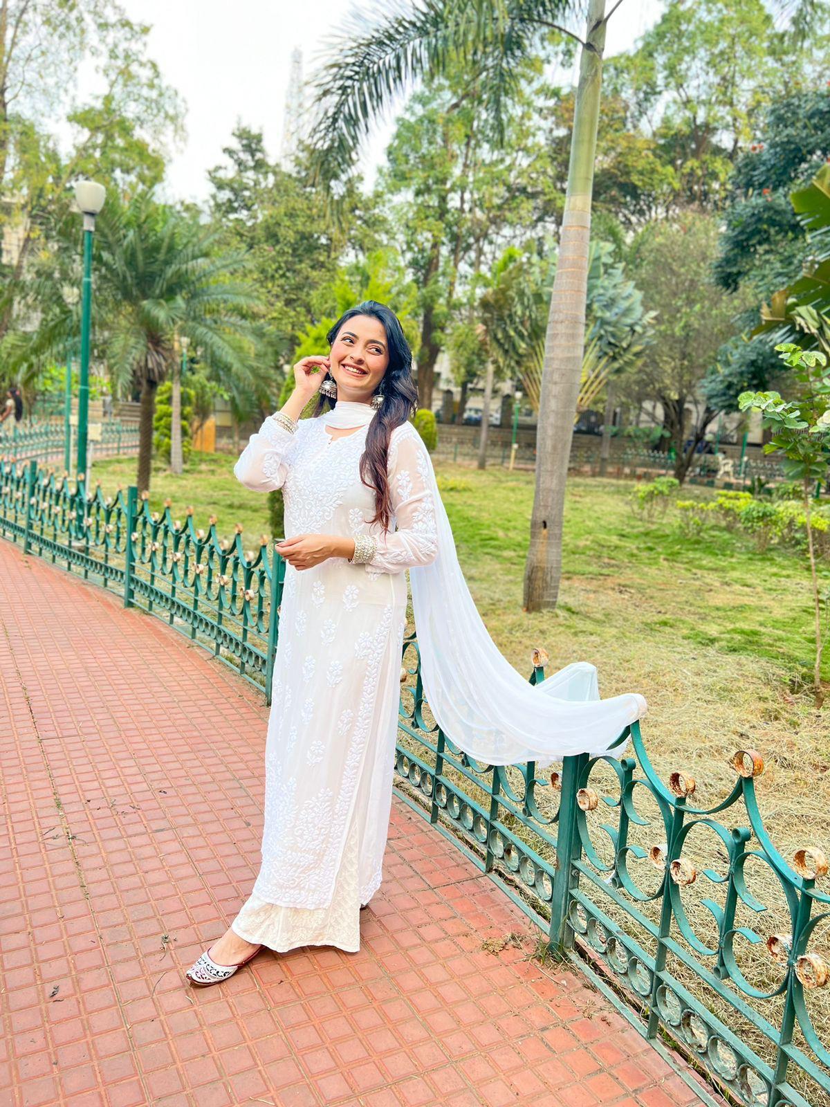 White Aura Georgette Chikankari Straight Kurta