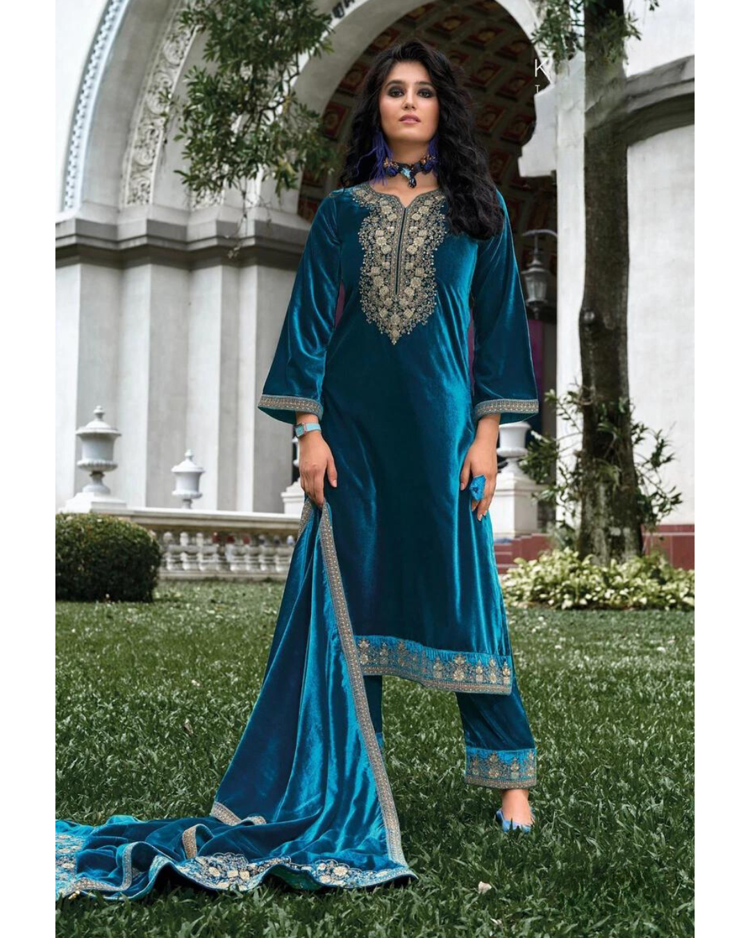 Masnavi Makhmali velvet dress set blue.